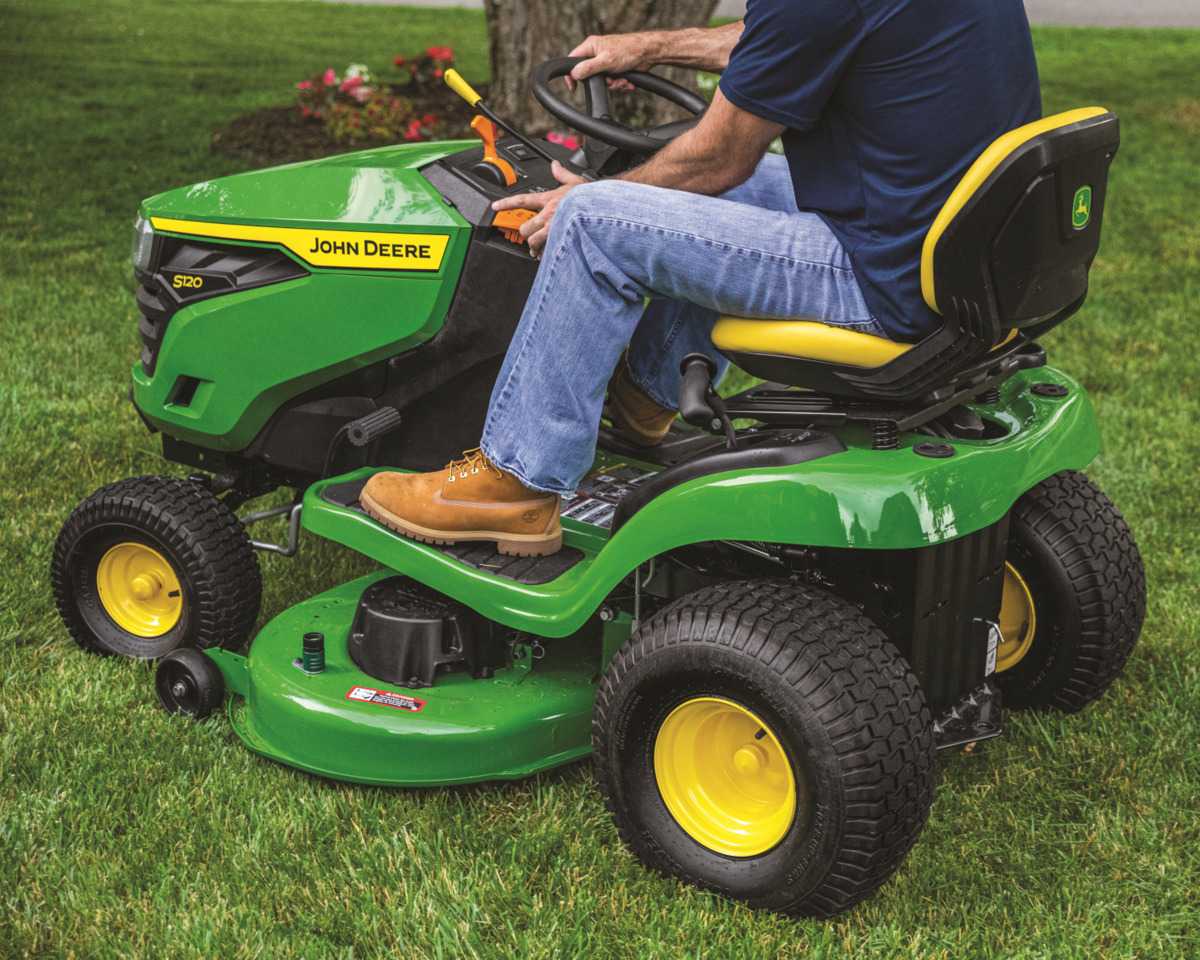 100-Series-Lawn-Tractors
