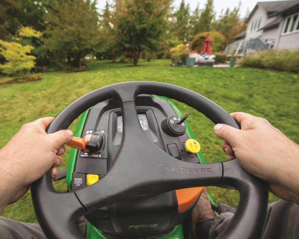 Lawn-Tractors